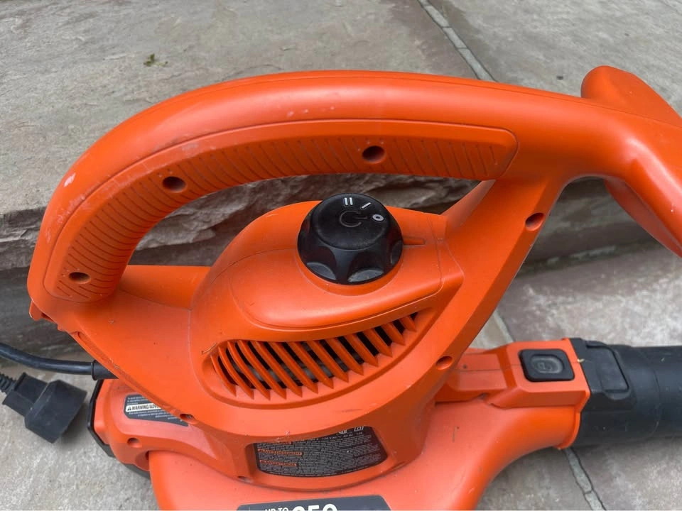 Black and Decker leaf blower - photo 4