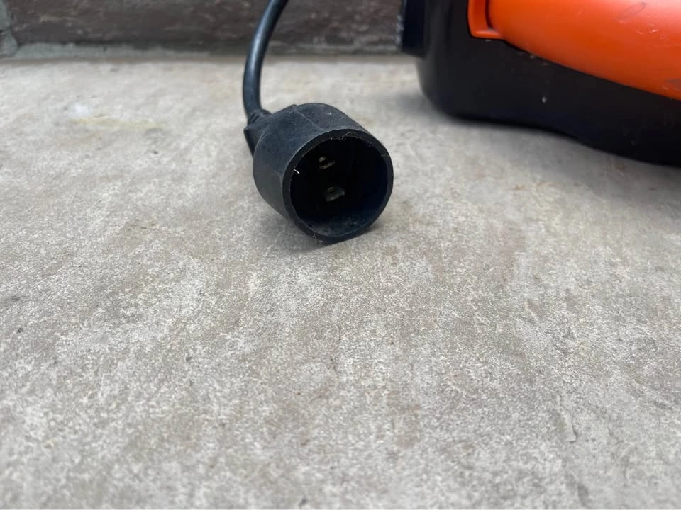 Black and Decker leaf blower - photo 5