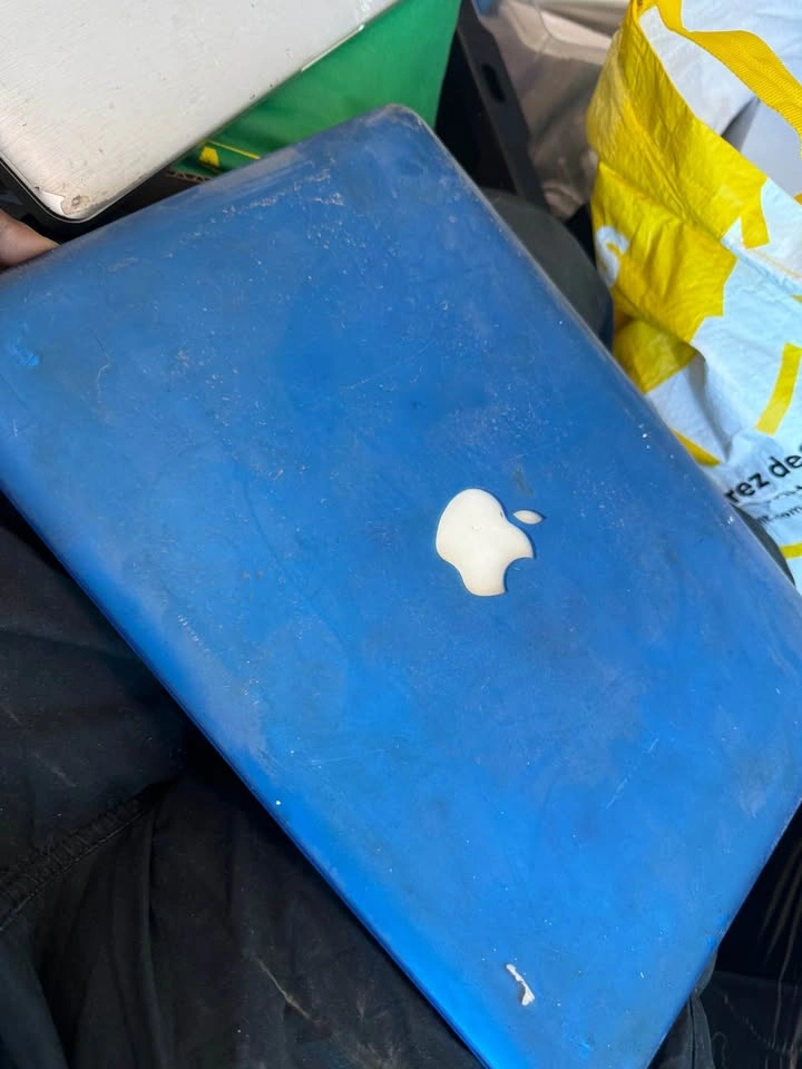 Apple MacBook Pro - photo 2