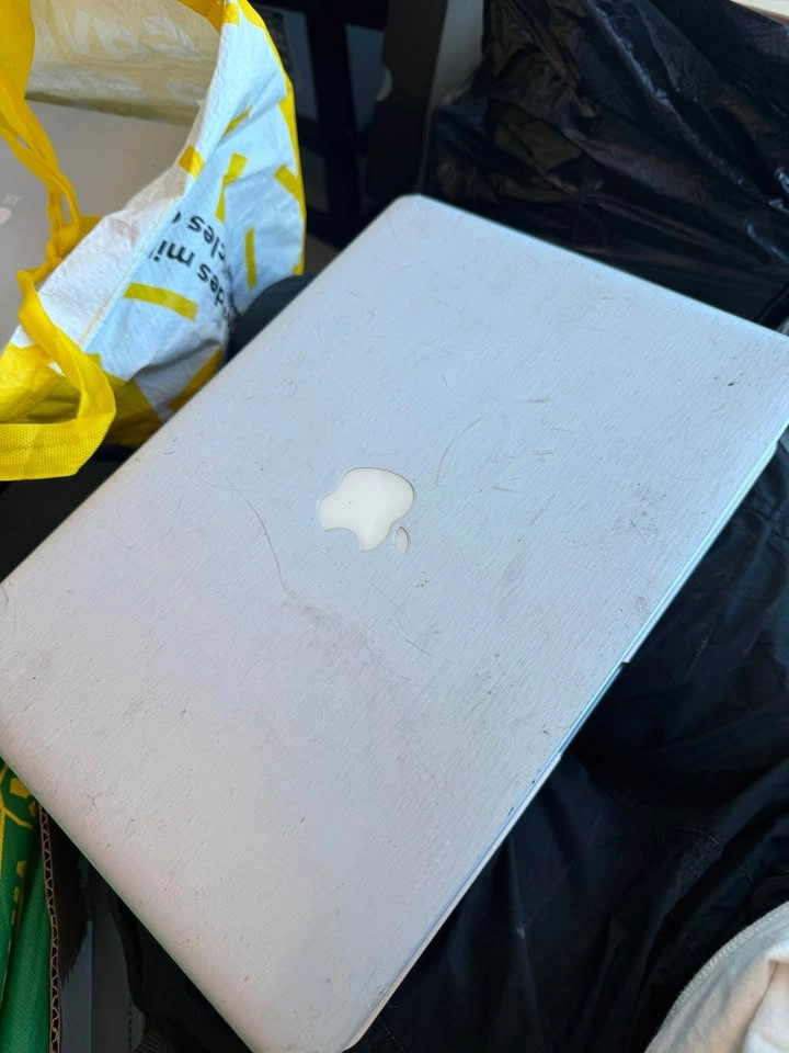 Apple MacBook Pro - photo 2