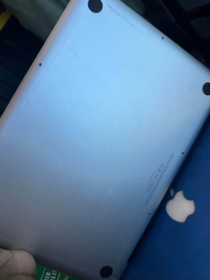 Apple MacBook Pro - photo 3