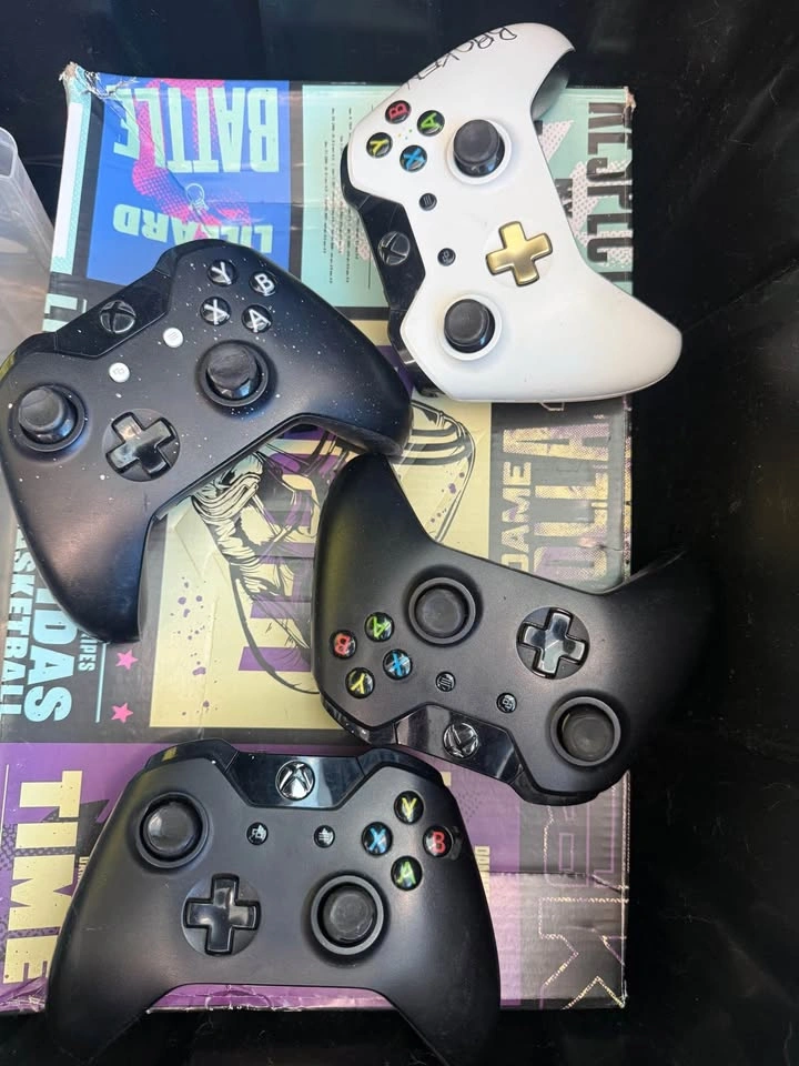 Microsoft Xbox One and PowerA Wireless Controllers - photo 2