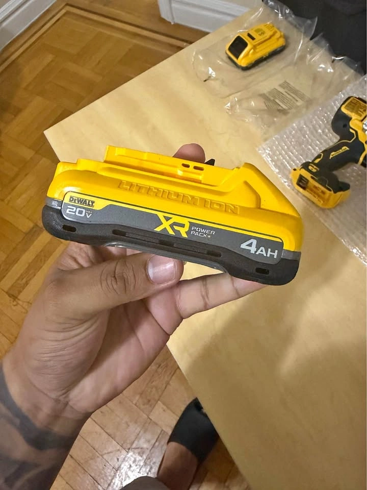 DeWalt 20V MAX XR 4.0 Ah Battery (DCB2104)