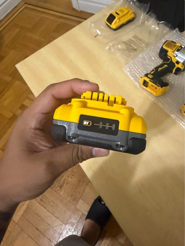 DeWalt 20V MAX XR 4.0 Ah Battery (DCB2104) - photo 3