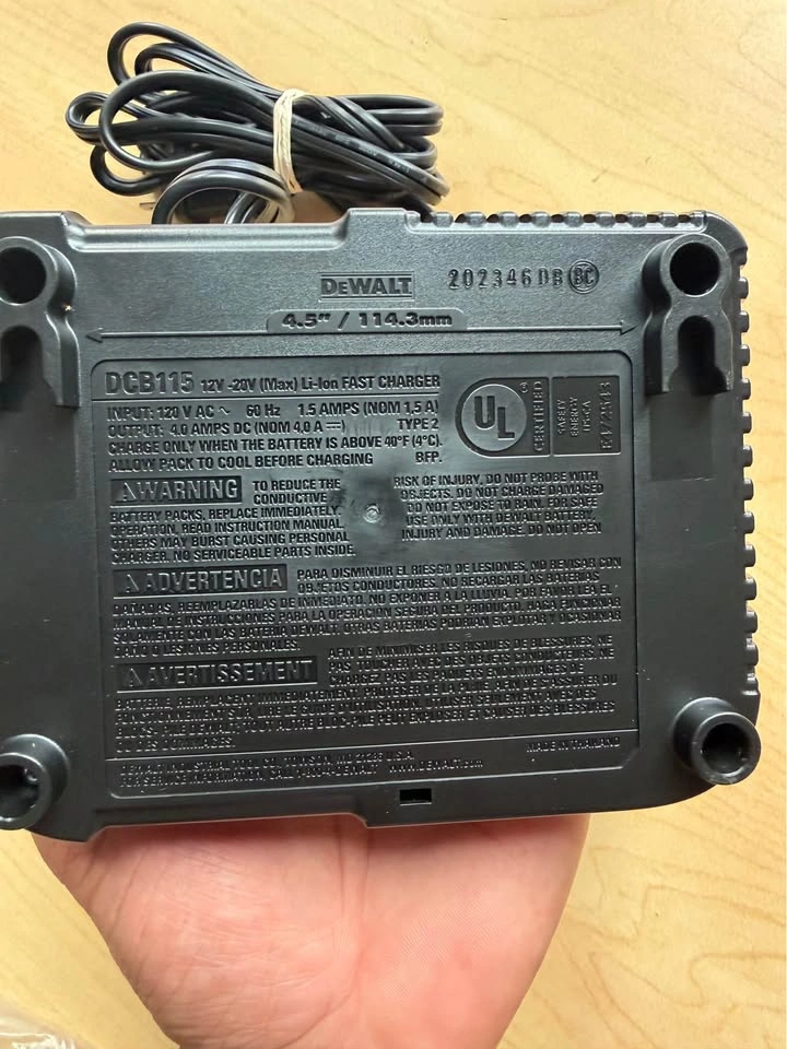 DEWALT DCB115 Battery Charger (12V / 20V MAX) - photo 2