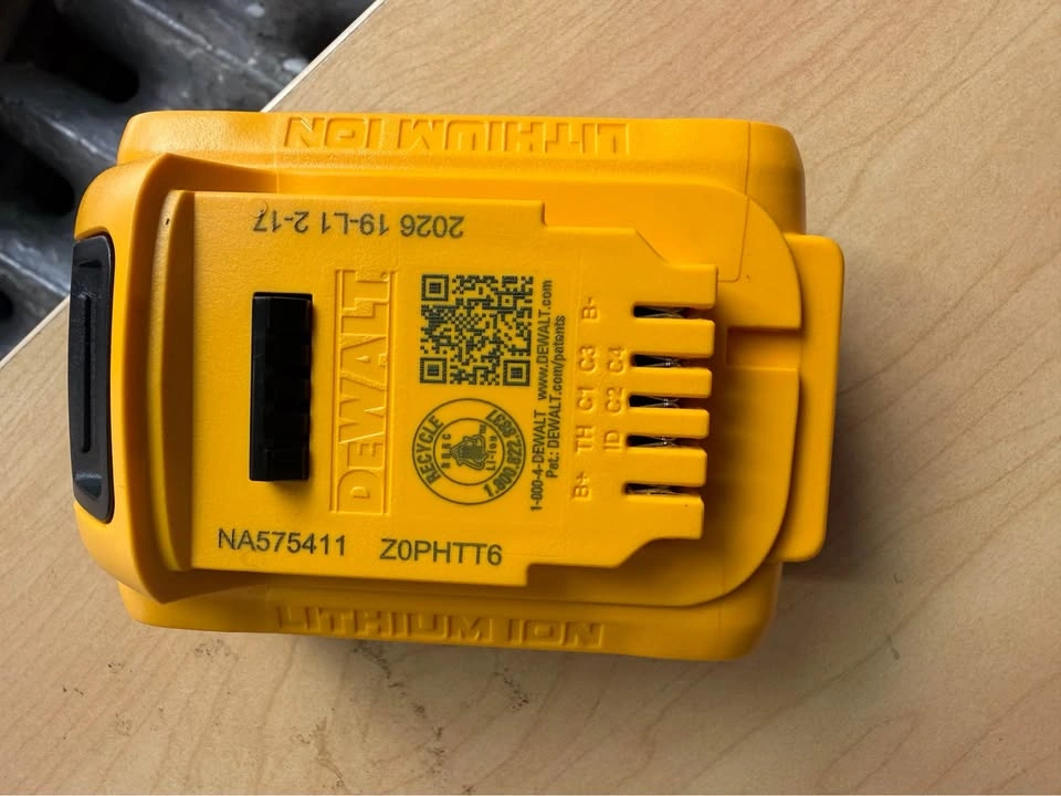 DEWALT 20V MAX Lithium-Ion Battery – Genuine OEM - photo 2