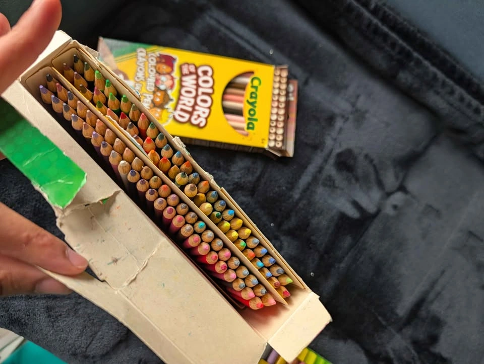 Crayola Coloured Pencils, Colors of the World, and Pip-Squeaks - photo 3