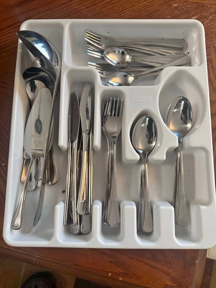 Amefa 8 Piece Cutlery Set With Serving Utensils