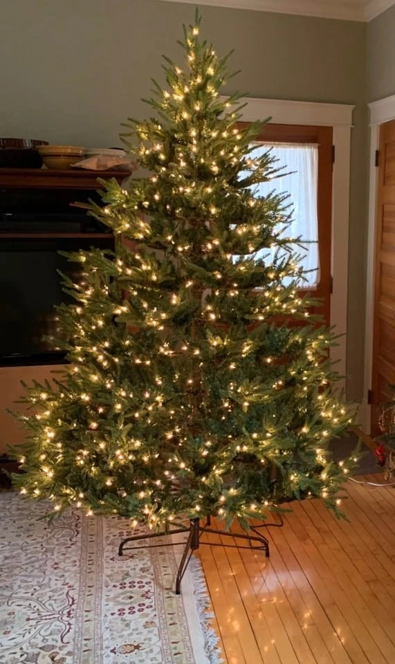 7.5 ft prelit artificial Christmas Tree - photo 3