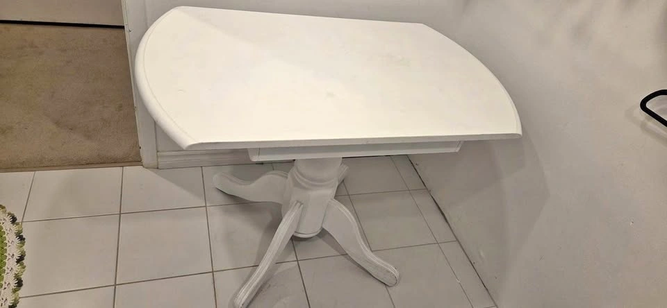 Solid Wood Pedestal Table – White (Great for Small Spaces)
