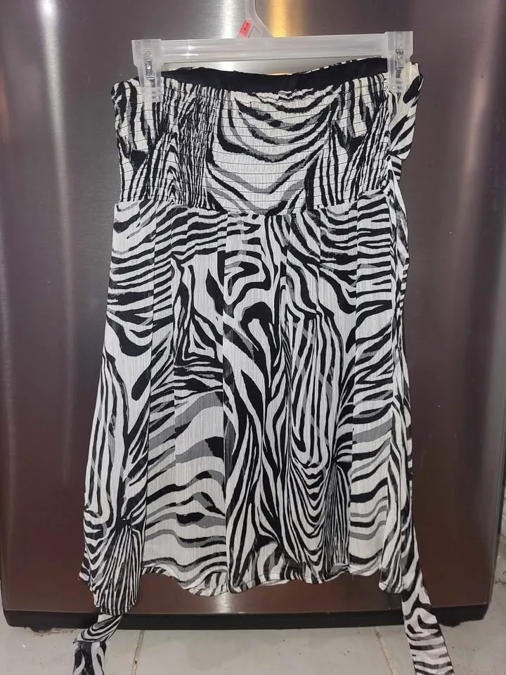 Size small ladies/teen dress image indicator(2)