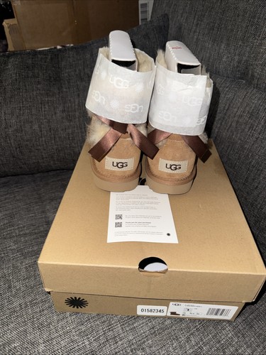 Kids UGG Mini Bailey Bow II Boot - Chestnut Suede, Size 1 US - photo 4