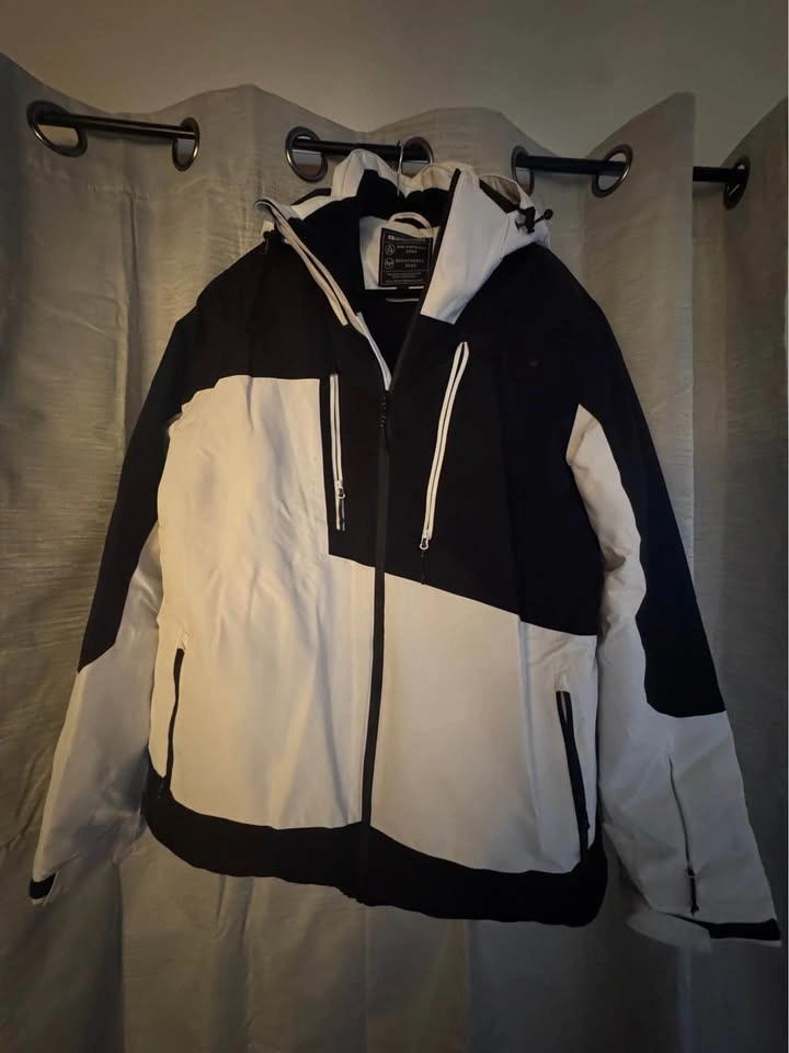 Mountain Warehouse Ski Jacket – Large – Like New