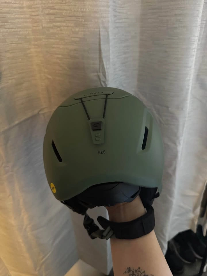 Giro MIPS Helmet – Medium | Like New! - photo 2
