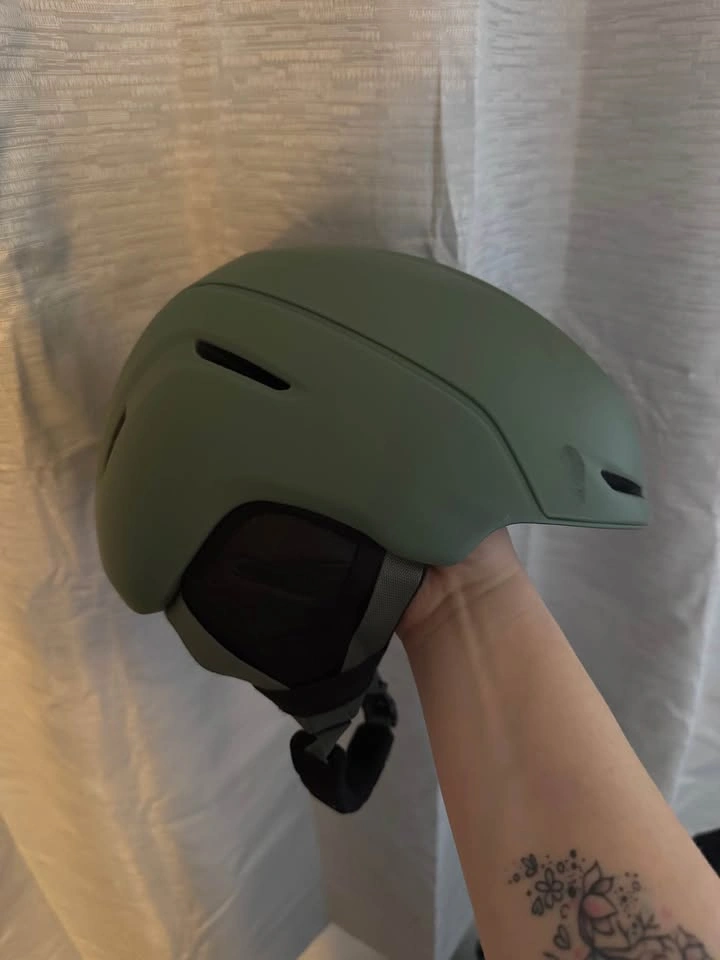 Giro MIPS Helmet – Medium | Like New! - photo 3