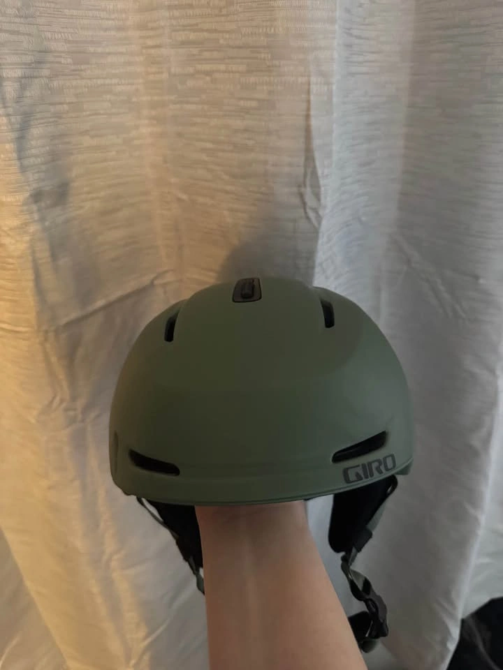 Giro MIPS Helmet – Medium | Like New! - photo 5