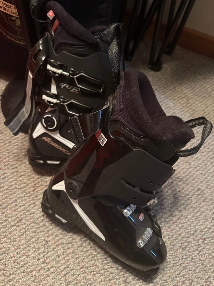 Nordica ski boots - photo 3