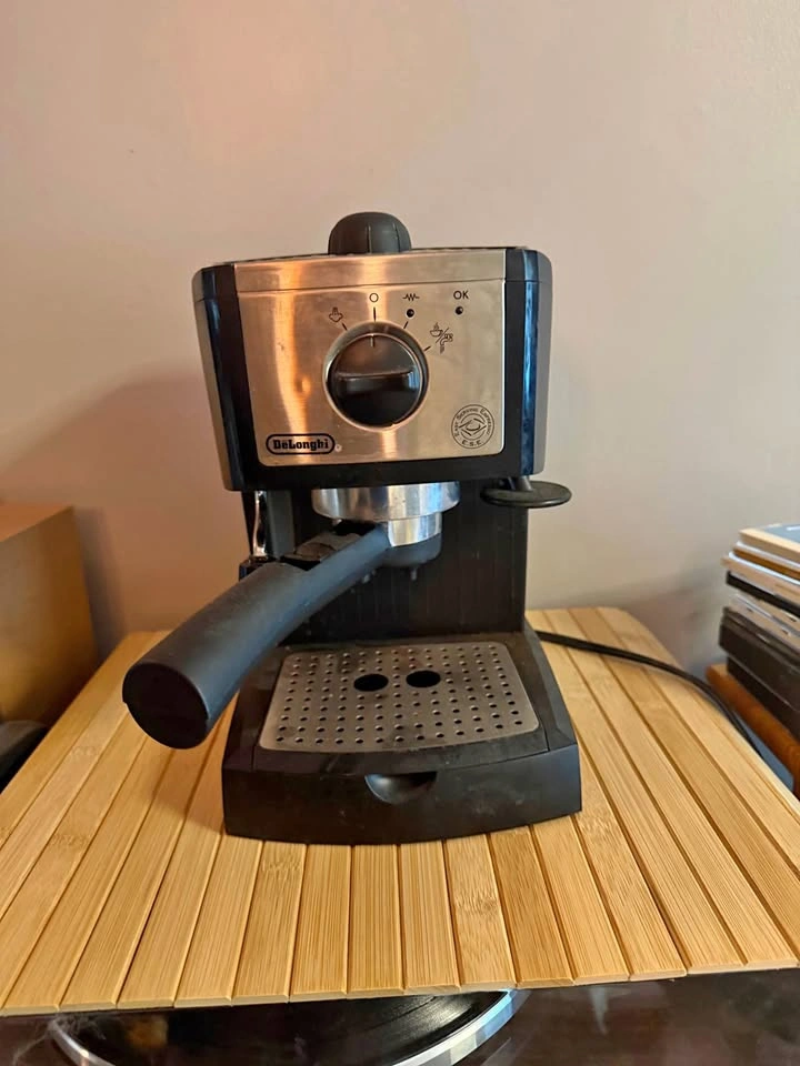 DeLonghi Espresso machine