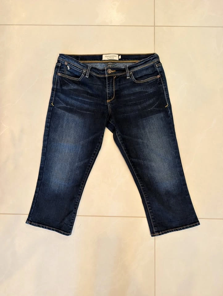 Abercrombie & Fitch Women's Size 8 Dark Wash Stretch Capris