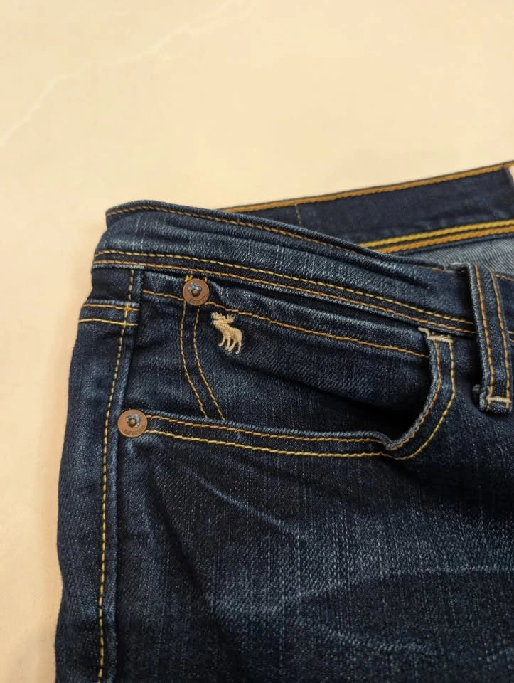 Abercrombie & Fitch Women's Size 8 Dark Wash Stretch Capris - photo 2