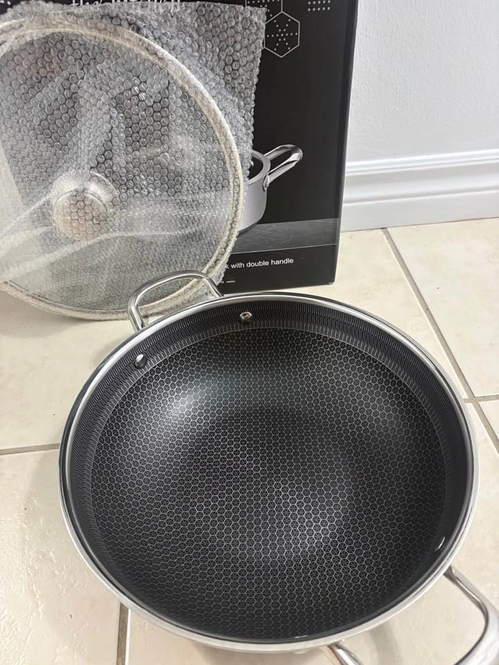 Kissing the Kitchen Wok - photo 4