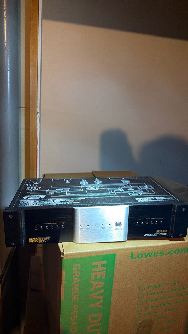 Monster Power HTS 2600 Home Theater Power Center