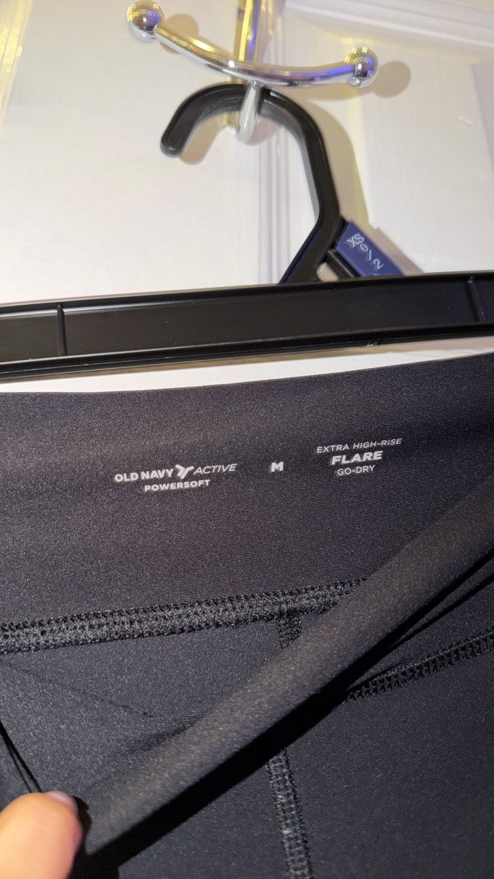 Black Old Navy flare leggings - photo 3