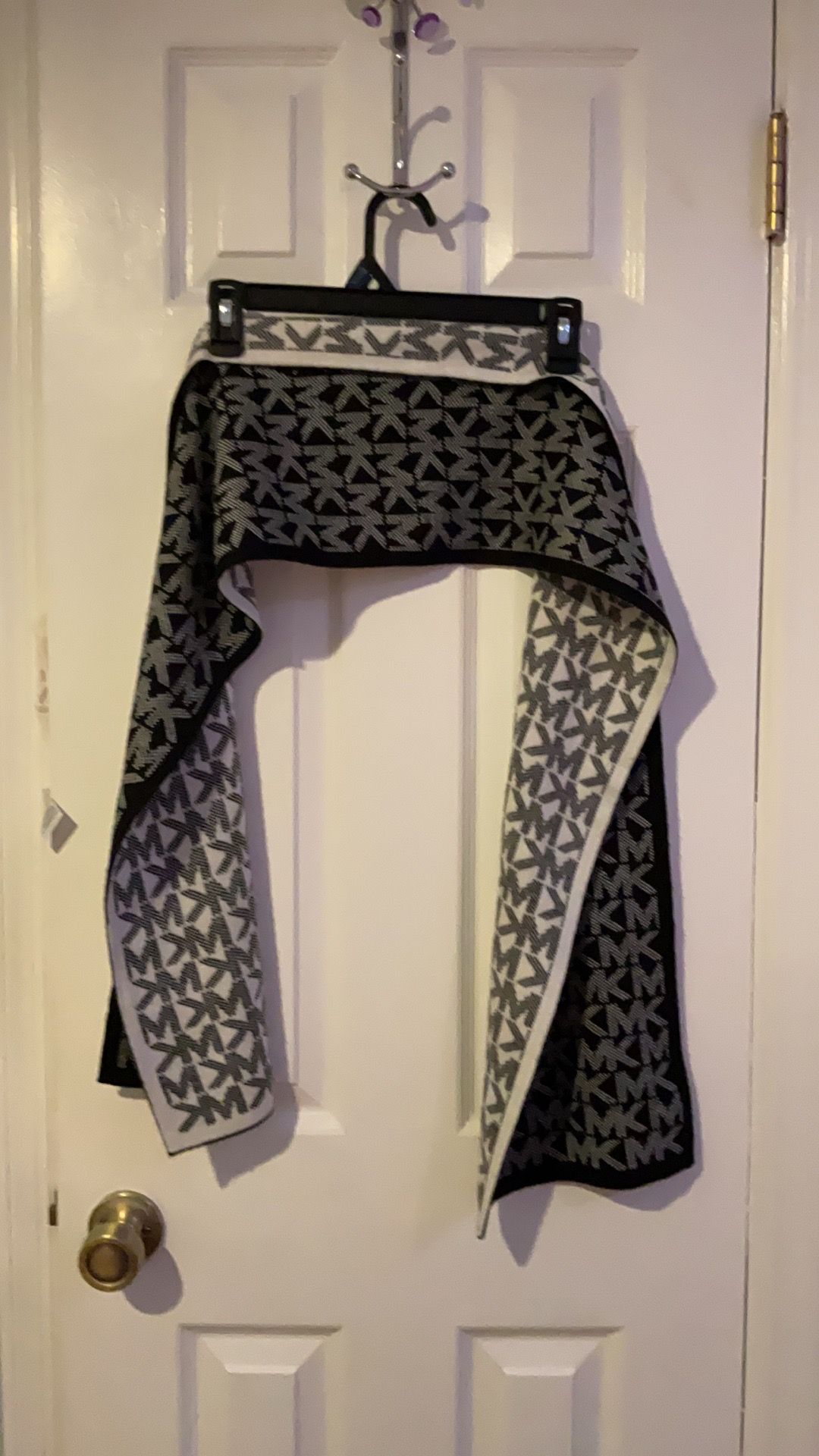 Michael Kors reversible scarf - photo 4
