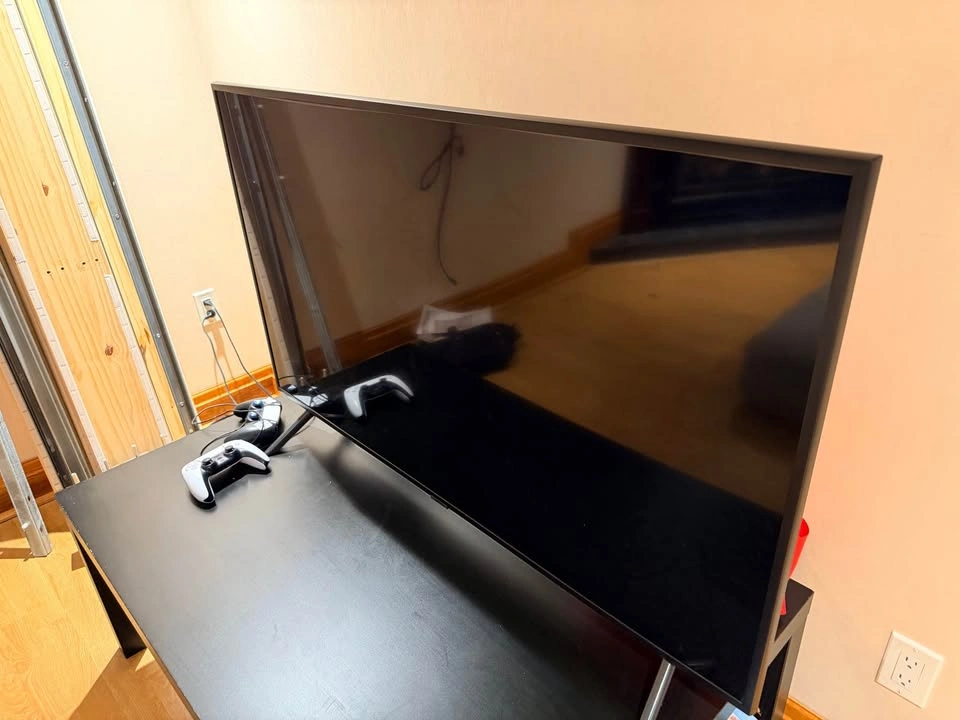 Samsung 50” RU7100 4K UHD Smart LED TV – Excellent Condition - photo 4