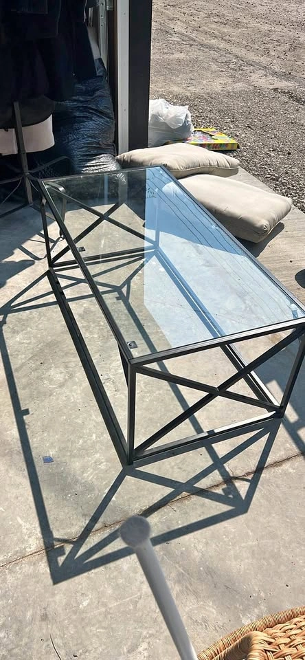 Coffee table and side table - Black and Glass Modern