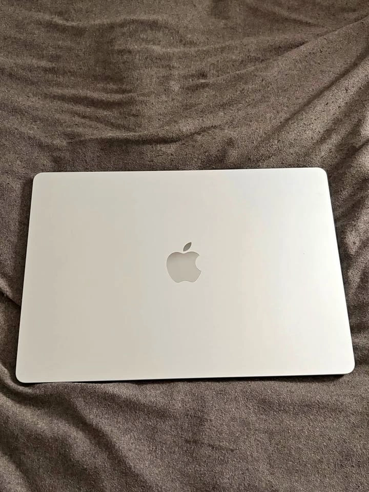 Apple MacBook Air M4 (2025) – 16GB RAM | 512GB SSD | Like New