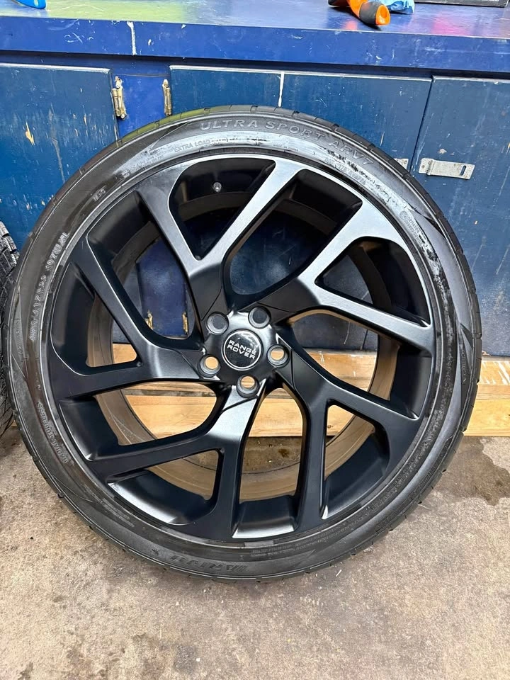 2017 Land Rover Range Rover OEM 22” Wheels & Tires