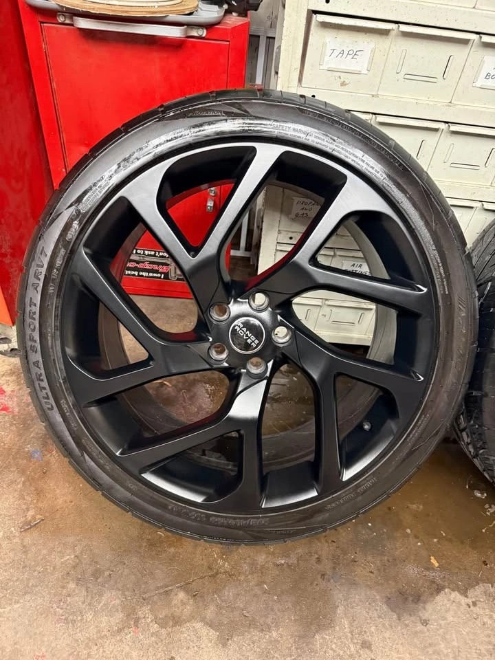 2017 Land Rover Range Rover OEM 22” Wheels & Tires - photo 4