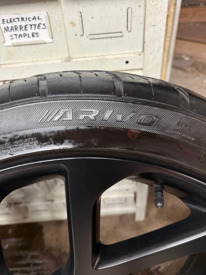 2017 Land Rover Range Rover OEM 22” Wheels & Tires - photo 5