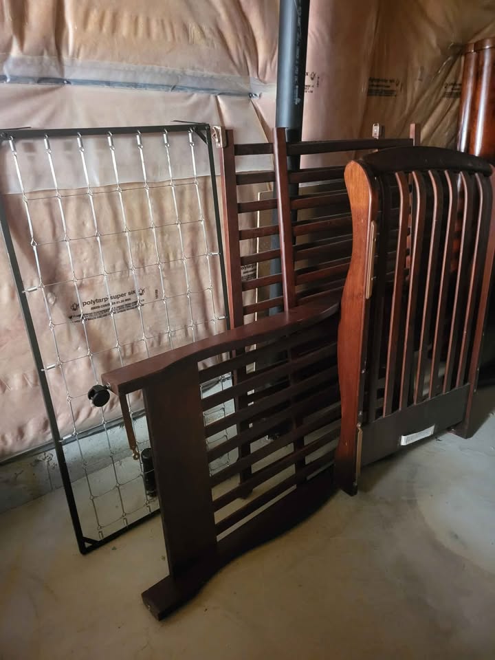 Crib *no screws* MOVING SALE - photo 2