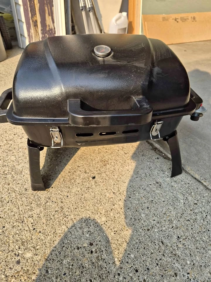 Master chef portable table top gas BBQ and propane