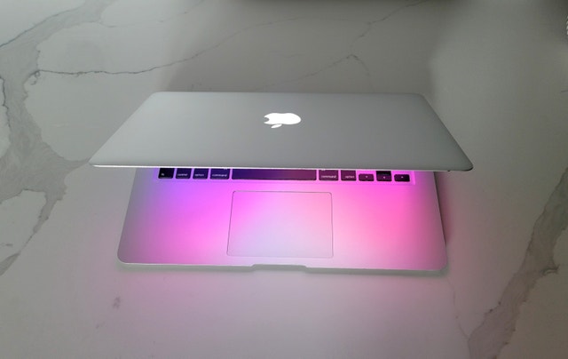 Macbook Air (2017) Laptop with Charger - photo 3