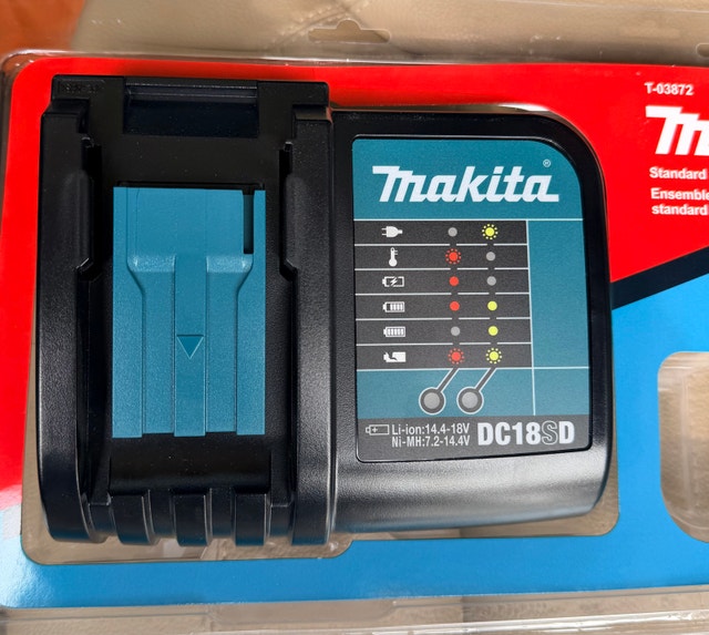 Makita 18V Battery Charger