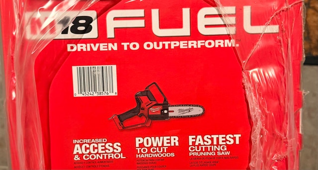 Milwaukee M18 Fuel 8 inch Cordless Chainsaw Hatchet - photo 2