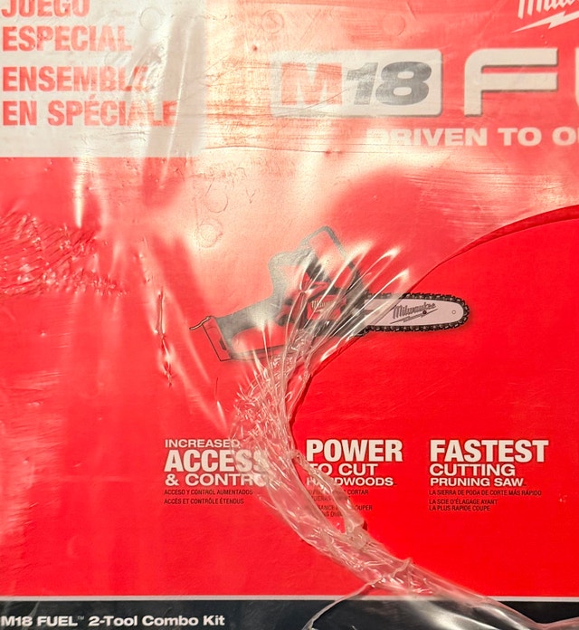 Milwaukee M18 Fuel 8 inch Cordless Chainsaw Hatchet - photo 3
