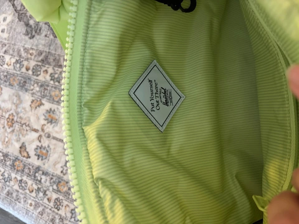 Herschel Puff Shoulder Bag - Lime Green - Excellent Condition - photo 2