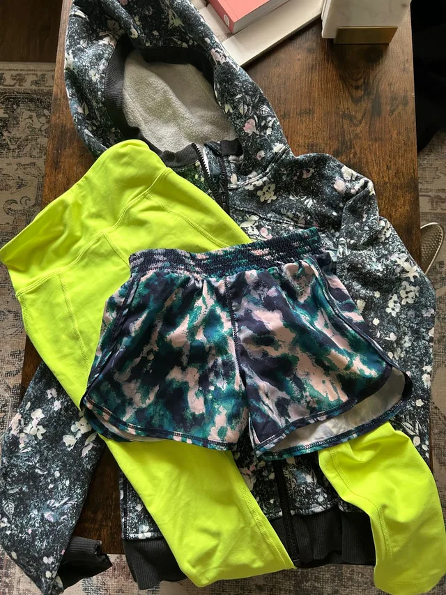 Girls size S (6-7) athletic wear thumbnail