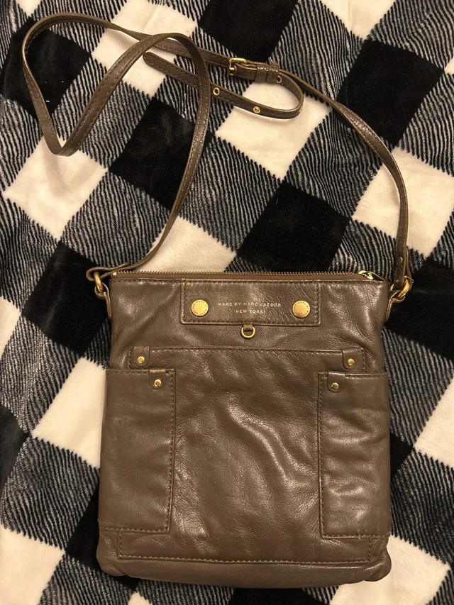 Marc Jacobs purse olive colour thumbnail