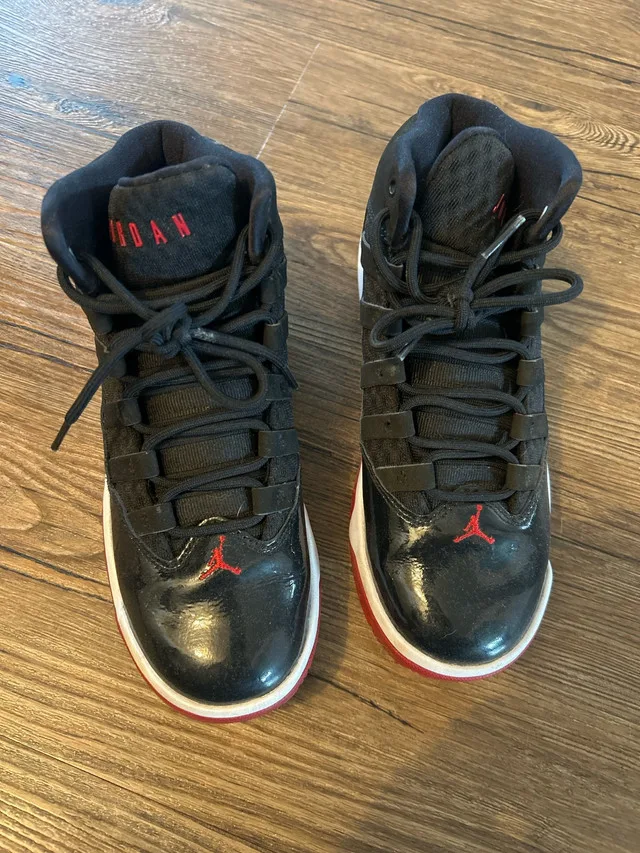 Youth Nike Air Jordan basketball sneakers size 4Y thumbnail