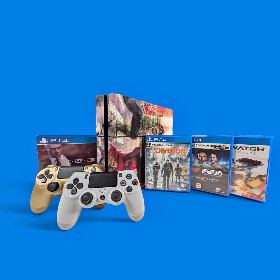 Ps4 + 2 Controllers + 4 Games