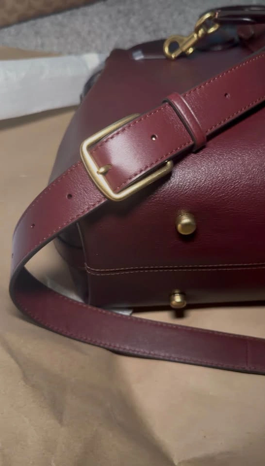 Coach Soft Empyre 40 in the colour Merlot - photo 2