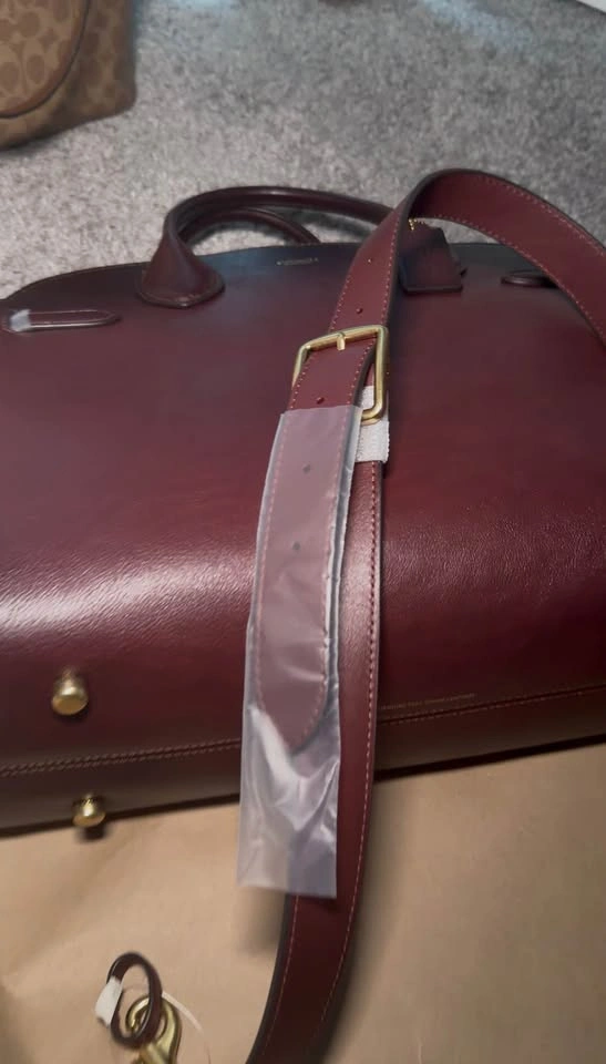Coach Soft Empyre 40 in the colour Merlot - photo 3
