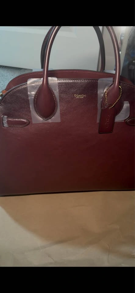 Coach Soft Empyre 40 in the colour Merlot - photo 4