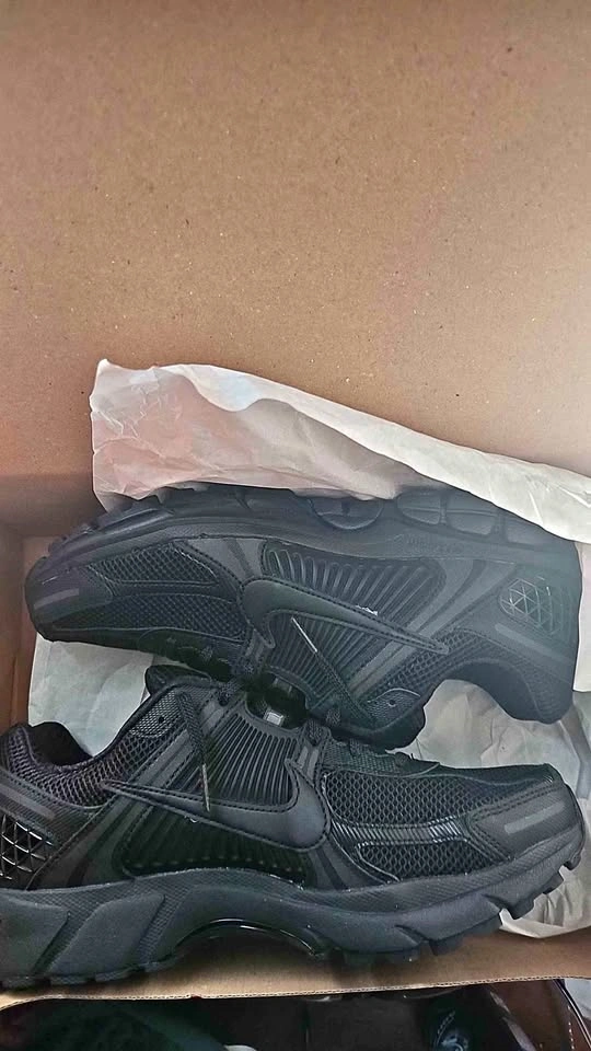 Nike Vomero 5 Triple Black US 11.5