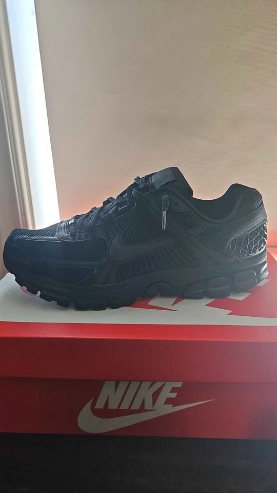 Nike Vomero 5 Triple Black US 11.5 - photo 2